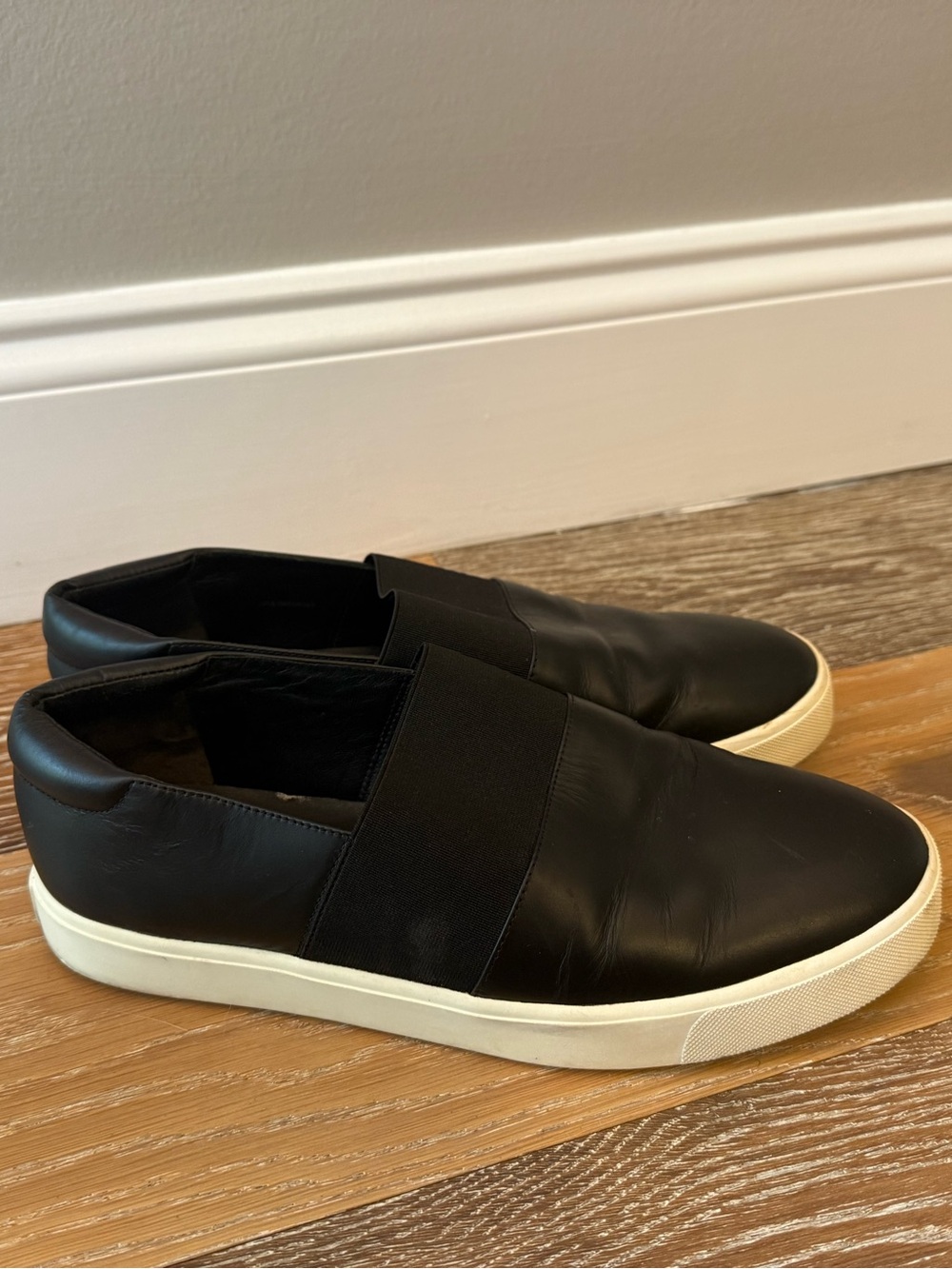 Vince Corbin Black Leather Elastic Vamp Women’s Slip On Shoes Sneakers Sz 8.5